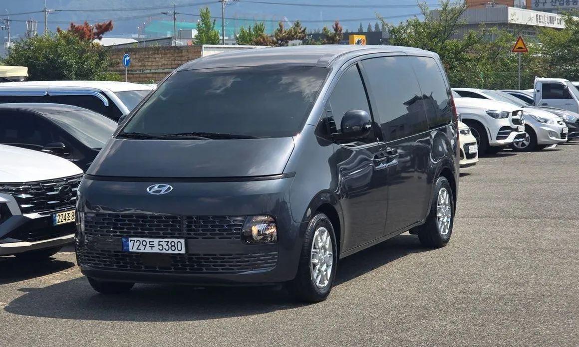 Hyundai Staria — фото 1