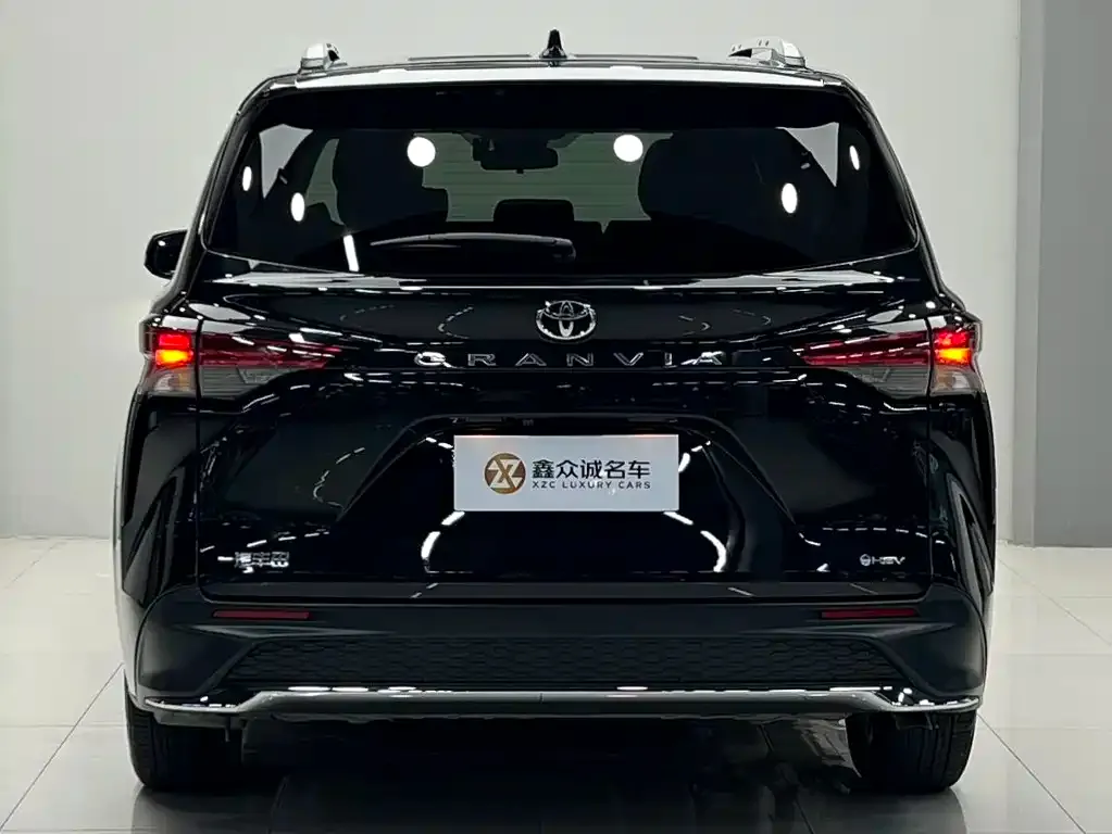 Toyota Granvia — фото 2