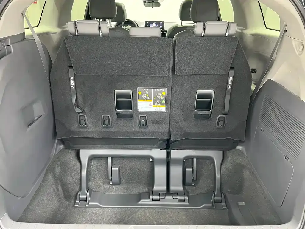 Toyota Granvia — фото 7