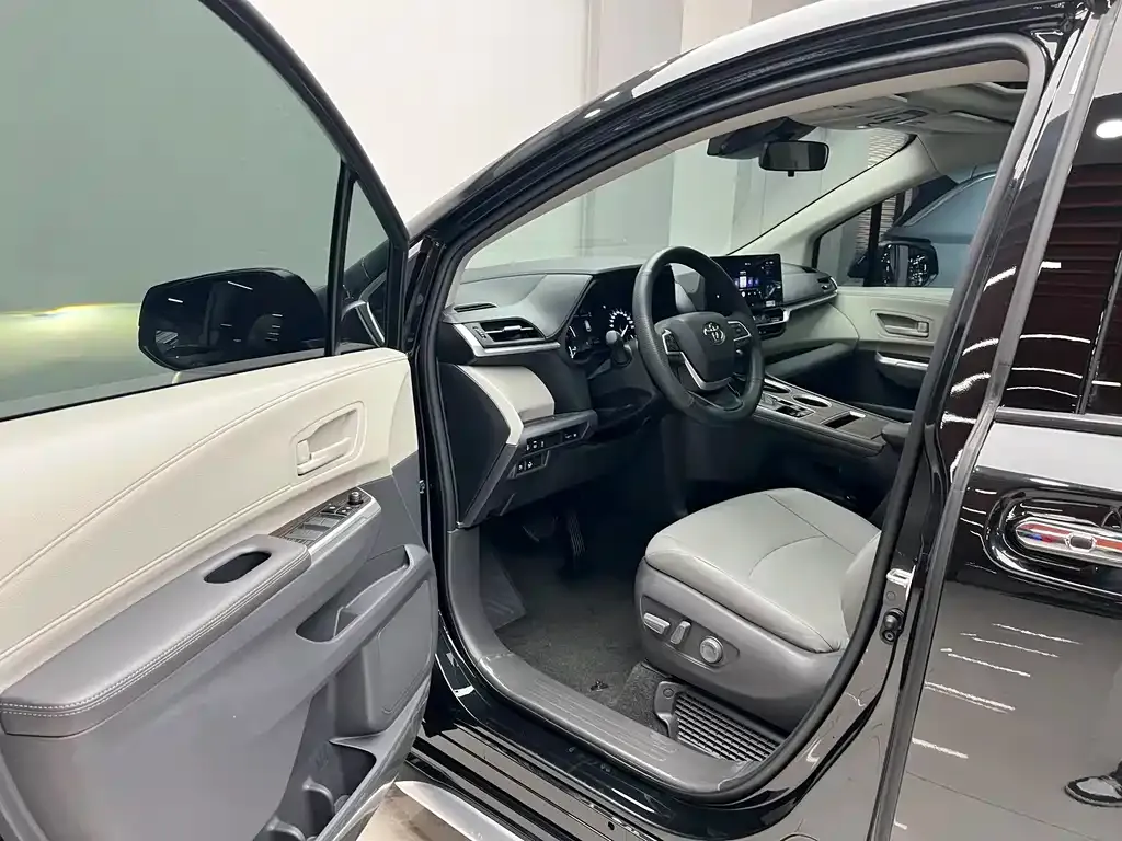 Toyota Granvia — фото 9