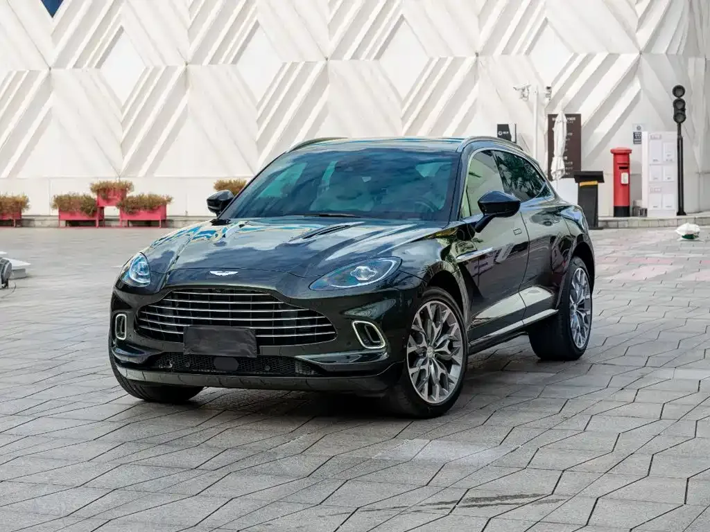 Aston Martin DBX — фото 1