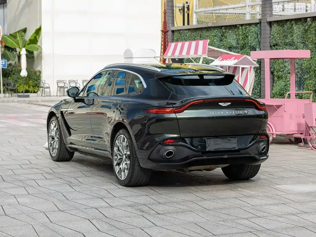 Aston Martin DBX — фото 8
