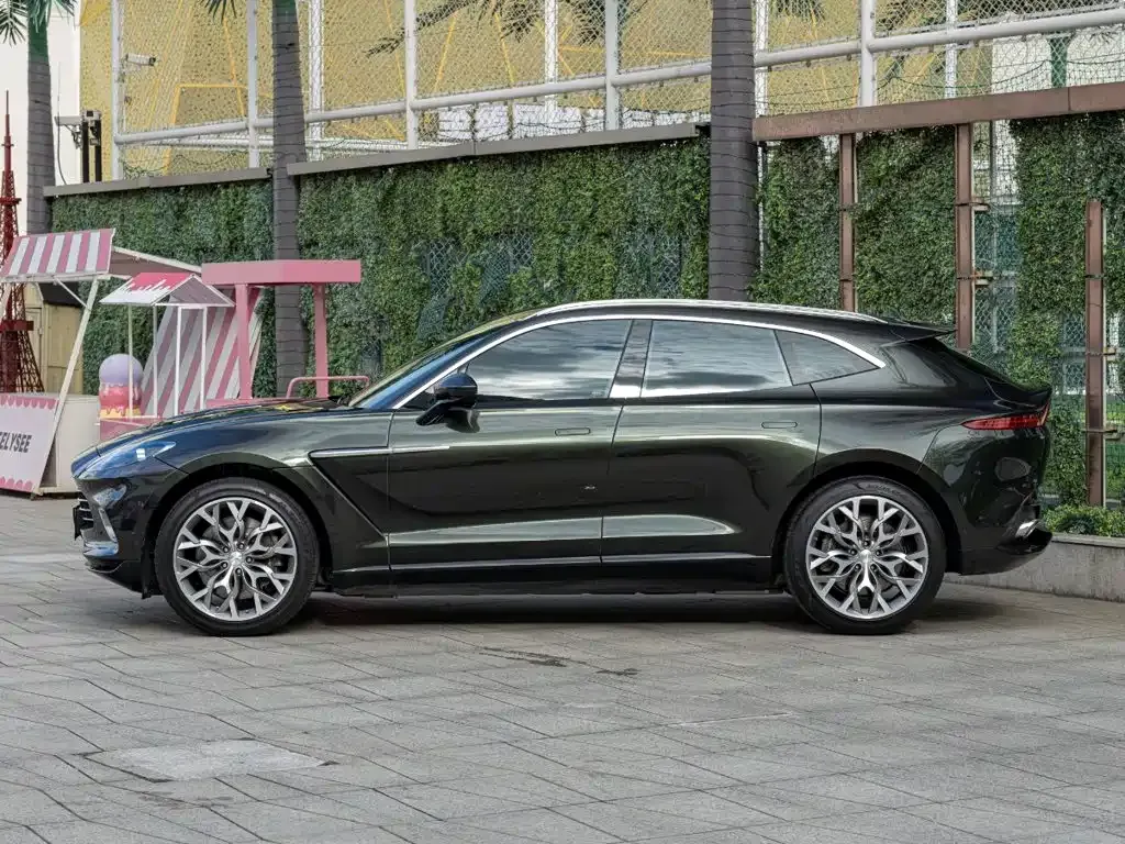 Aston Martin DBX — фото 9