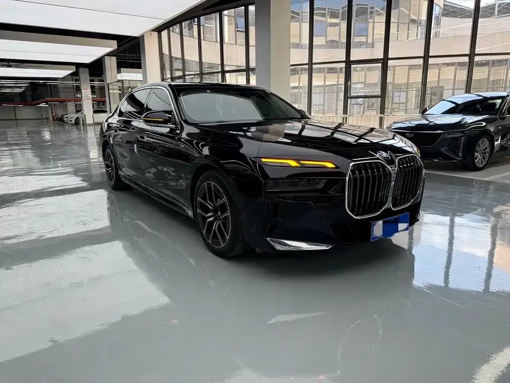 BMW 7 Series — фото 10