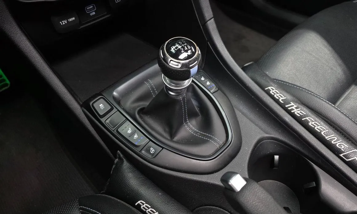 Hyundai Veloster — фото 6