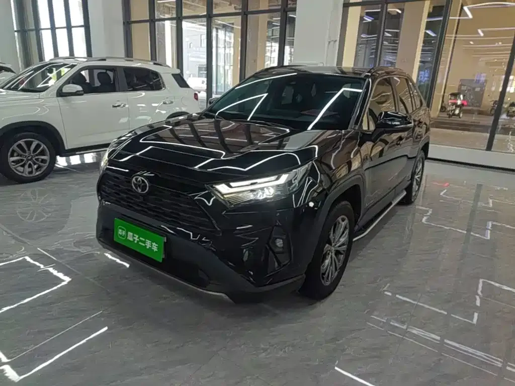 Toyota RAV4 — фото 1