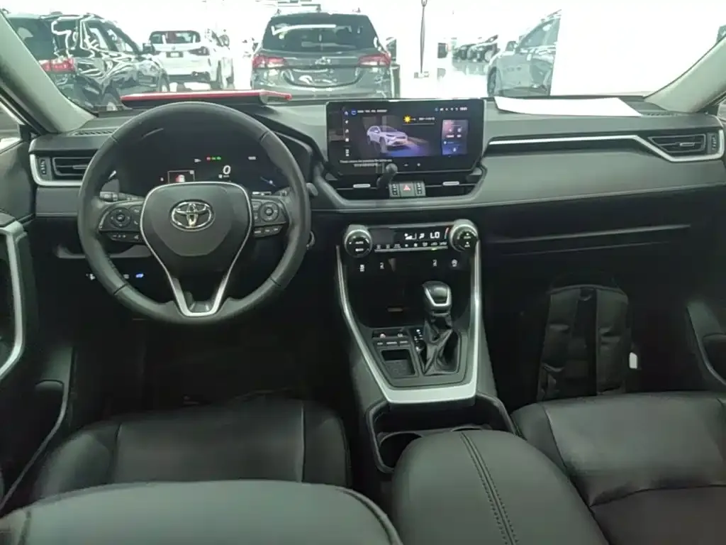 Toyota RAV4 — фото 2