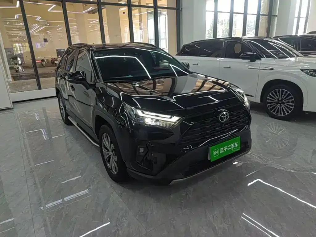 Toyota RAV4 — фото 5