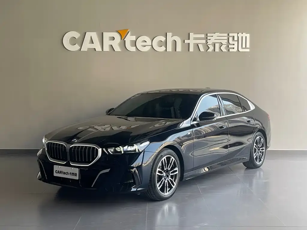 BMW 5 Series — фото 1
