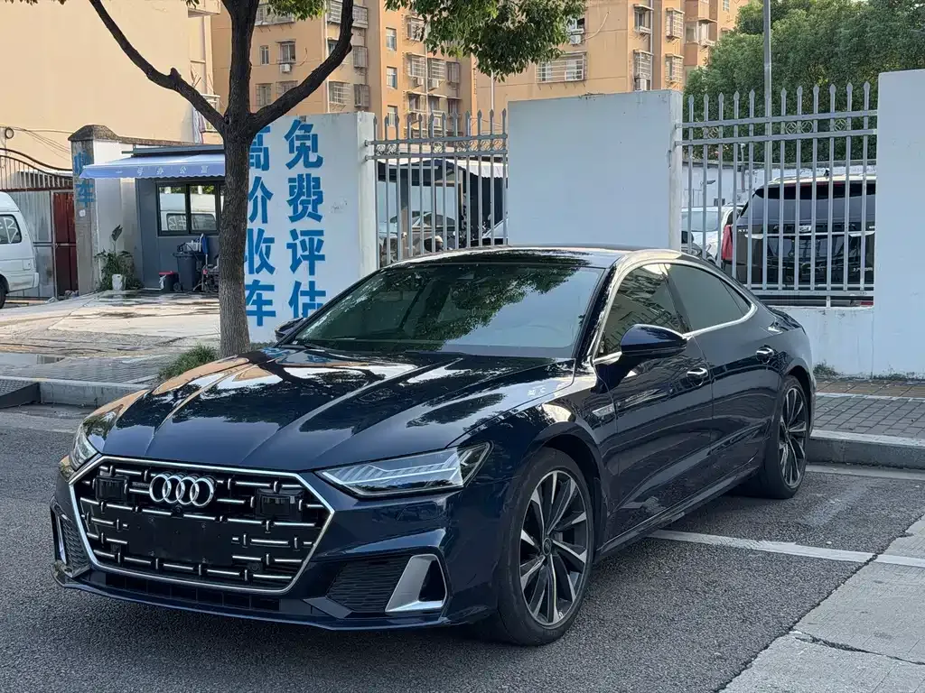 Audi A7L — фото 1