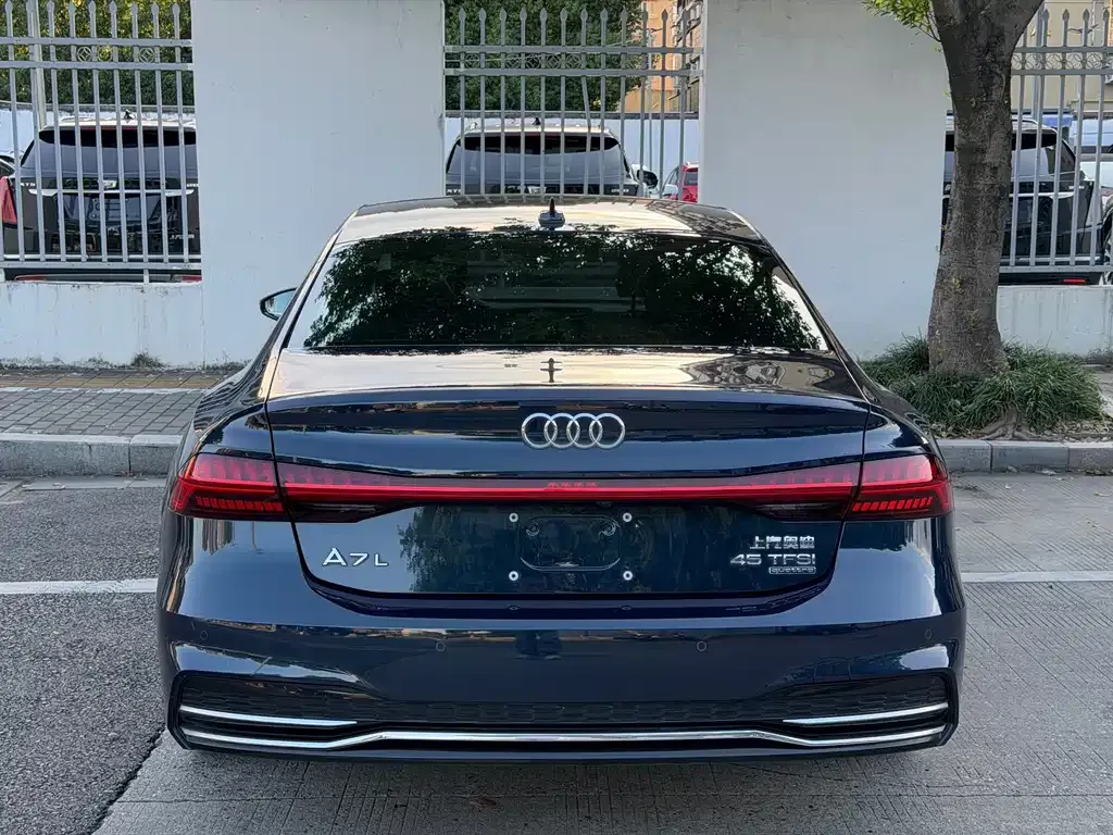 Audi A7L — фото 8