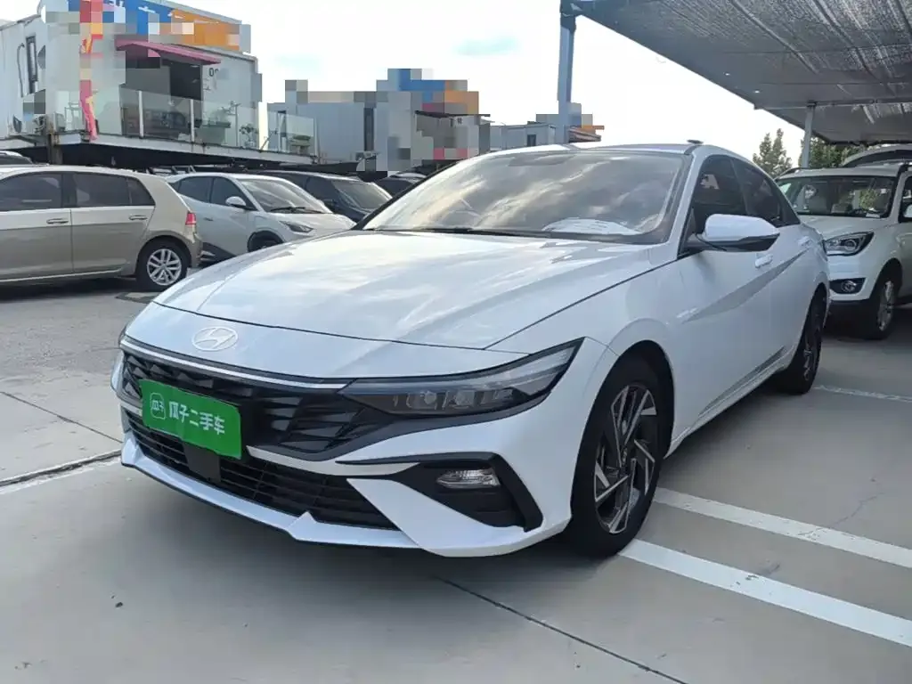 Hyundai Elantra — фото 1