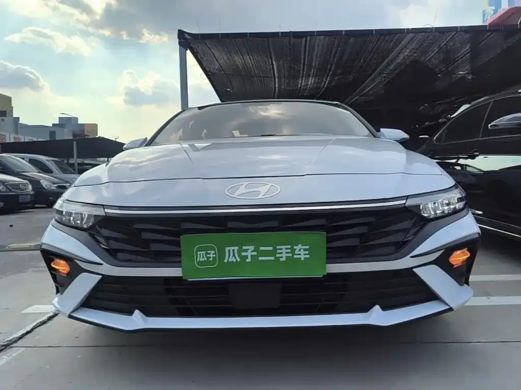 Hyundai Elantra — фото 6