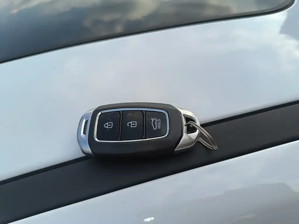 Hyundai Elantra — фото 2