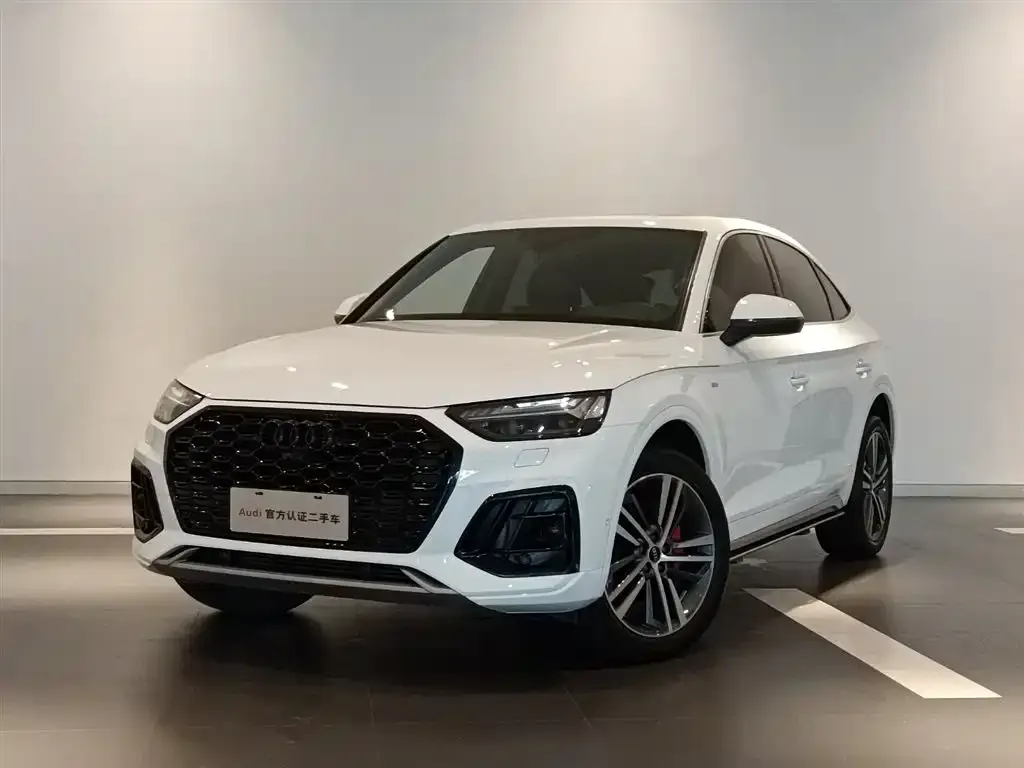 Audi Q5L Sportback — фото 1