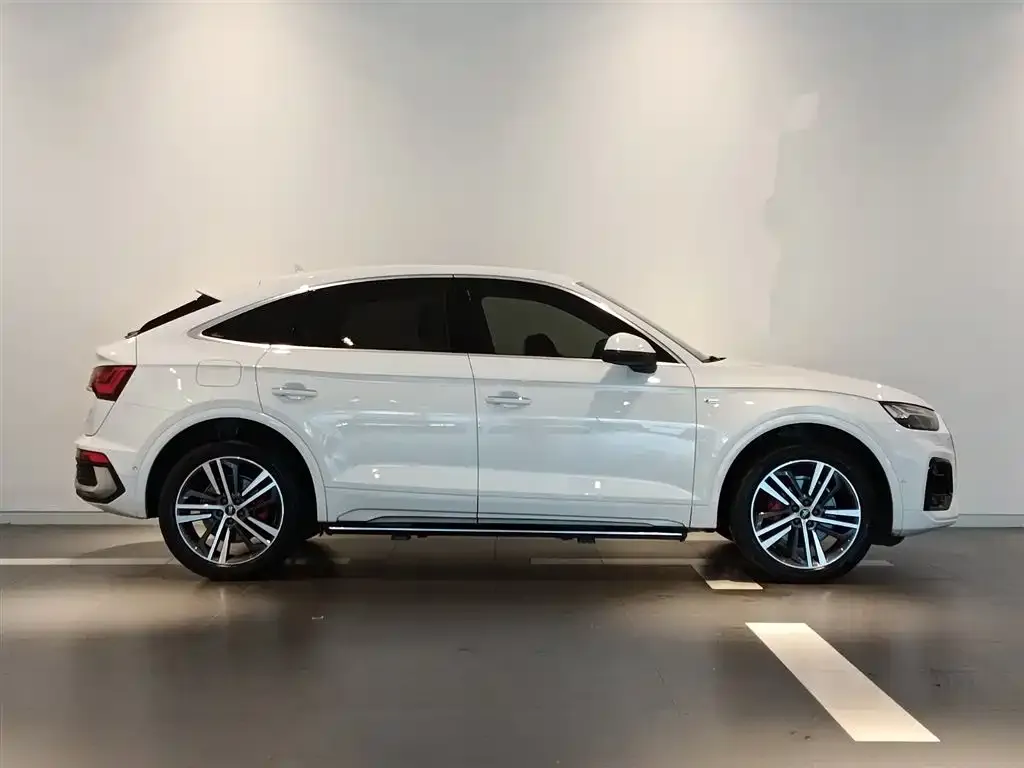 Audi Q5L Sportback — фото 10