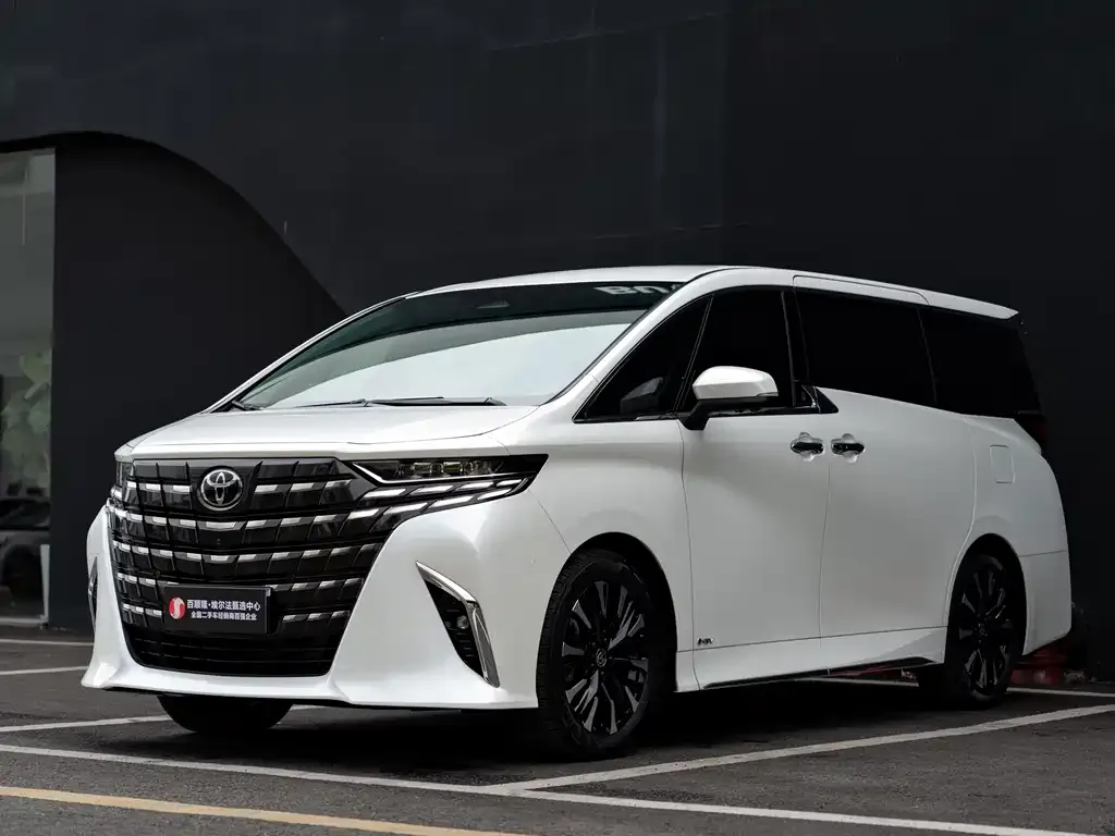 Toyota Alphard — фото 1