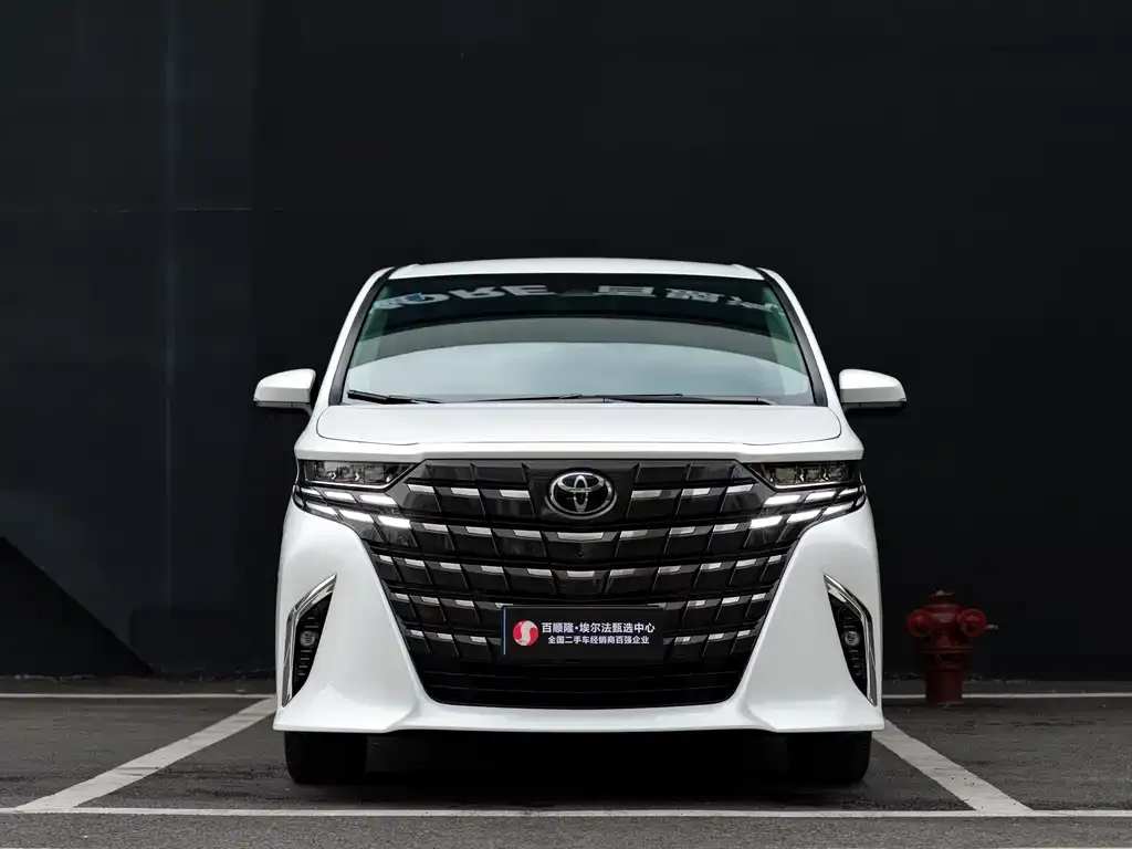 Toyota Alphard — фото 5