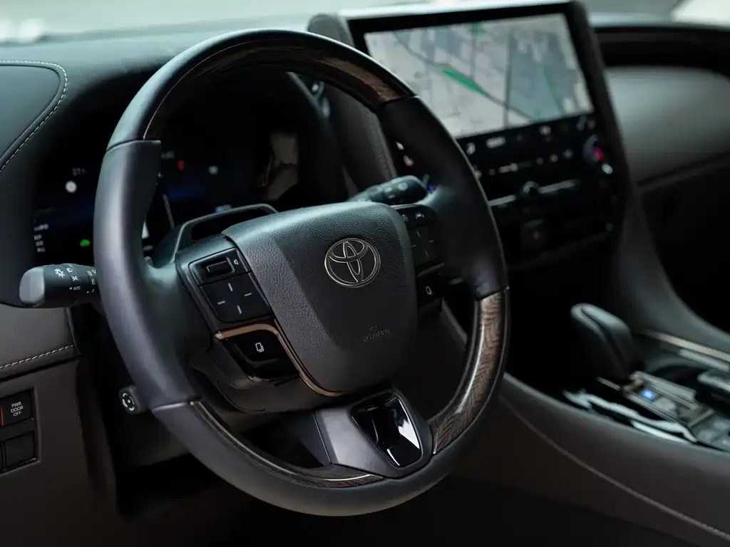 Toyota Alphard — фото 7