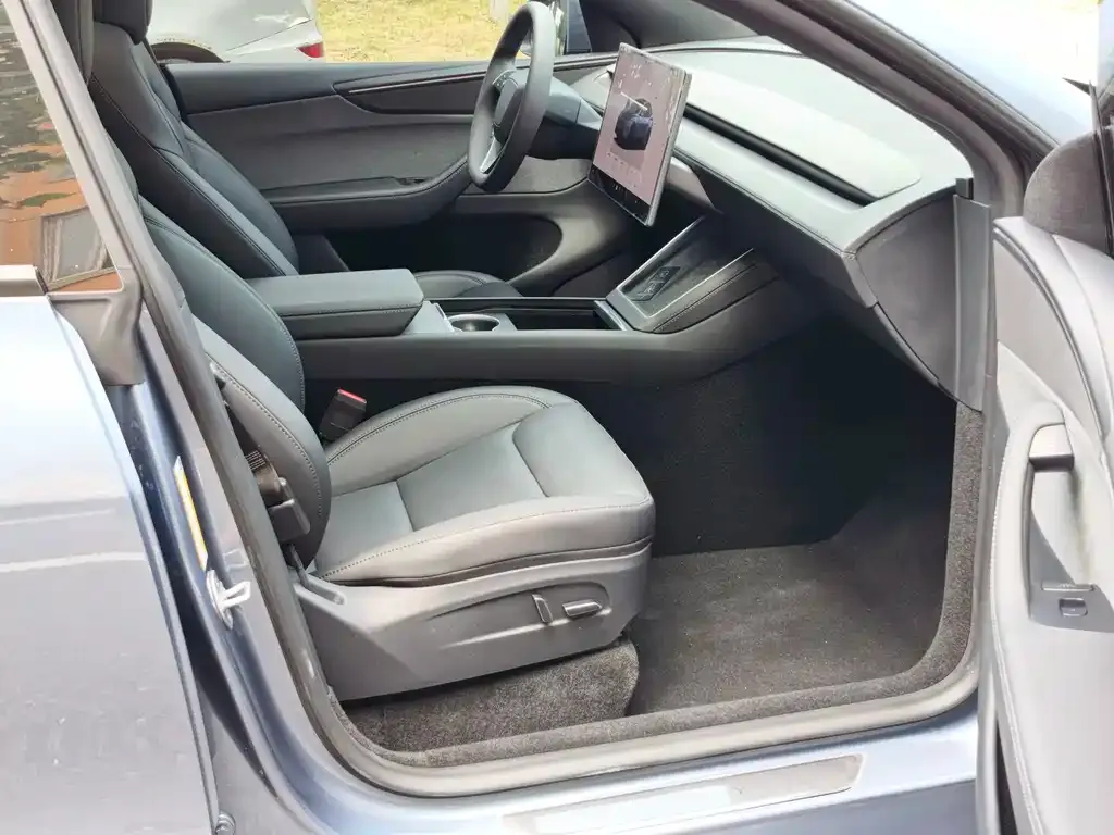 Tesla Model Y — фото 9