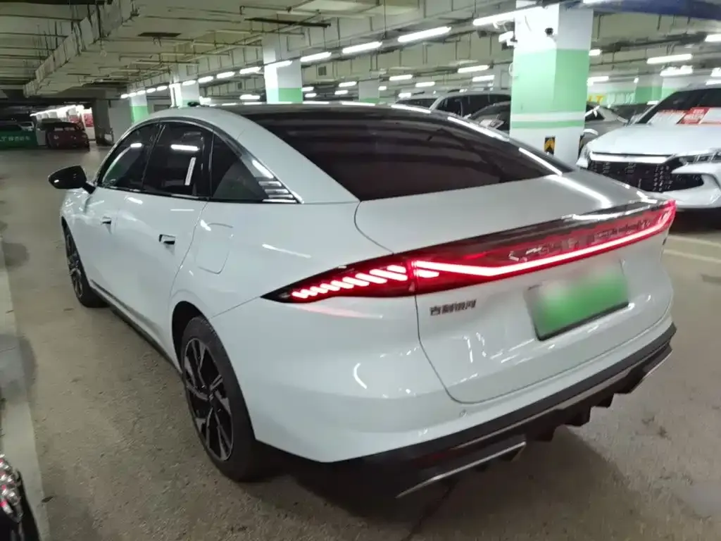 Geely Galaxy L6 — фото 10