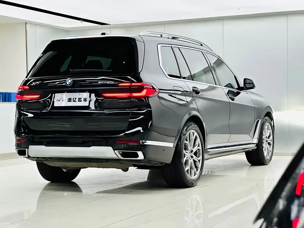 BMW X7 — фото 2