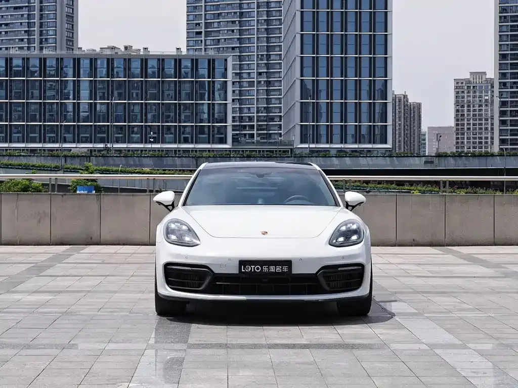 Porsche Panamera — фото 1