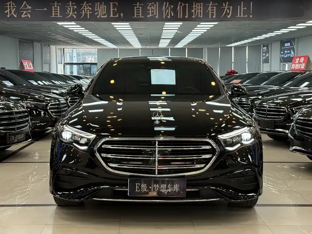 Mercedes-Benz E-Class — фото 1
