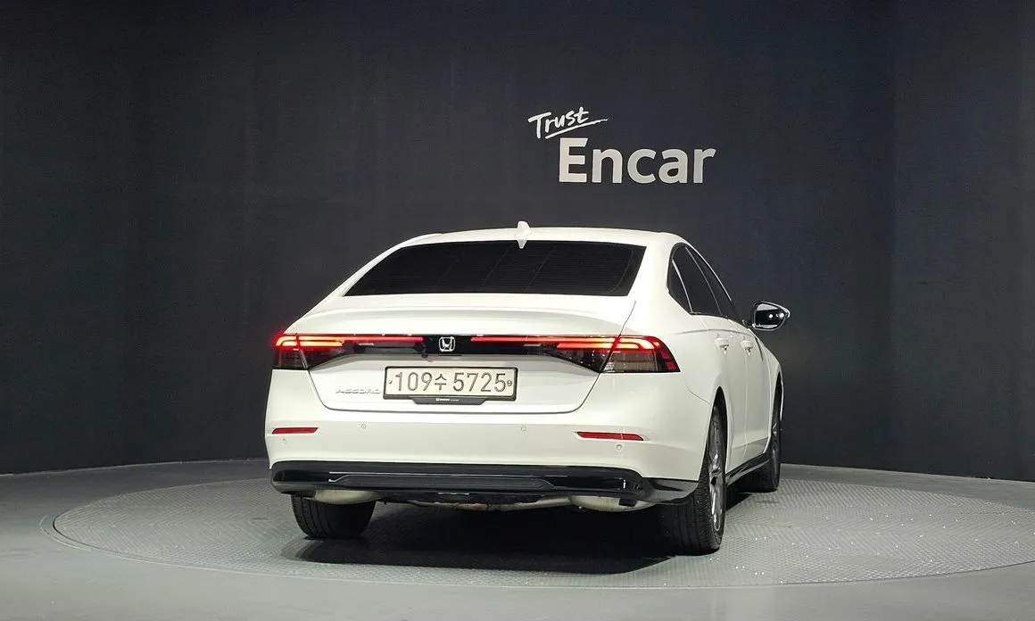 Honda Accord — фото 10