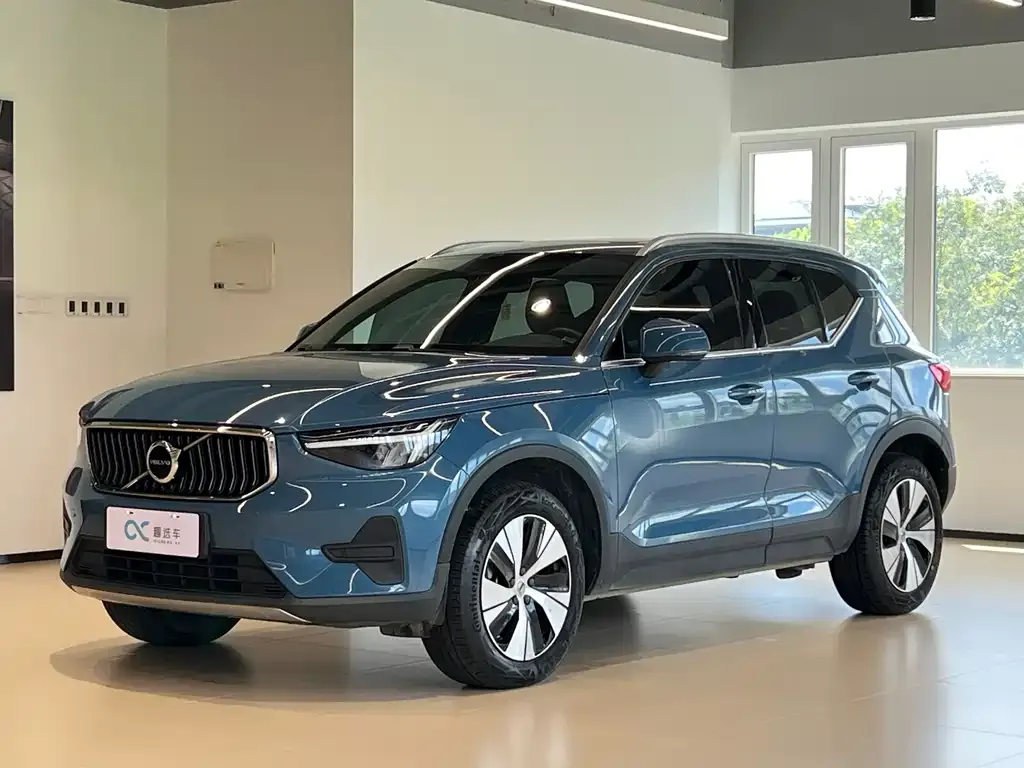Volvo XC40 — фото 1