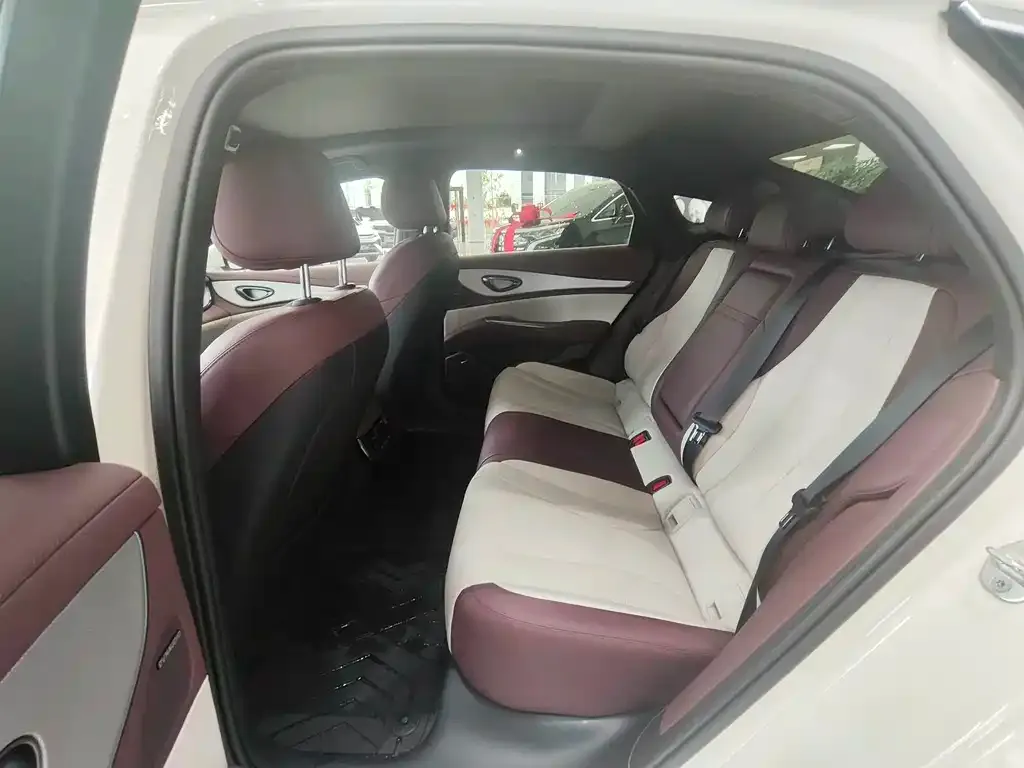BYD Seal 07 DM-i — фото 9