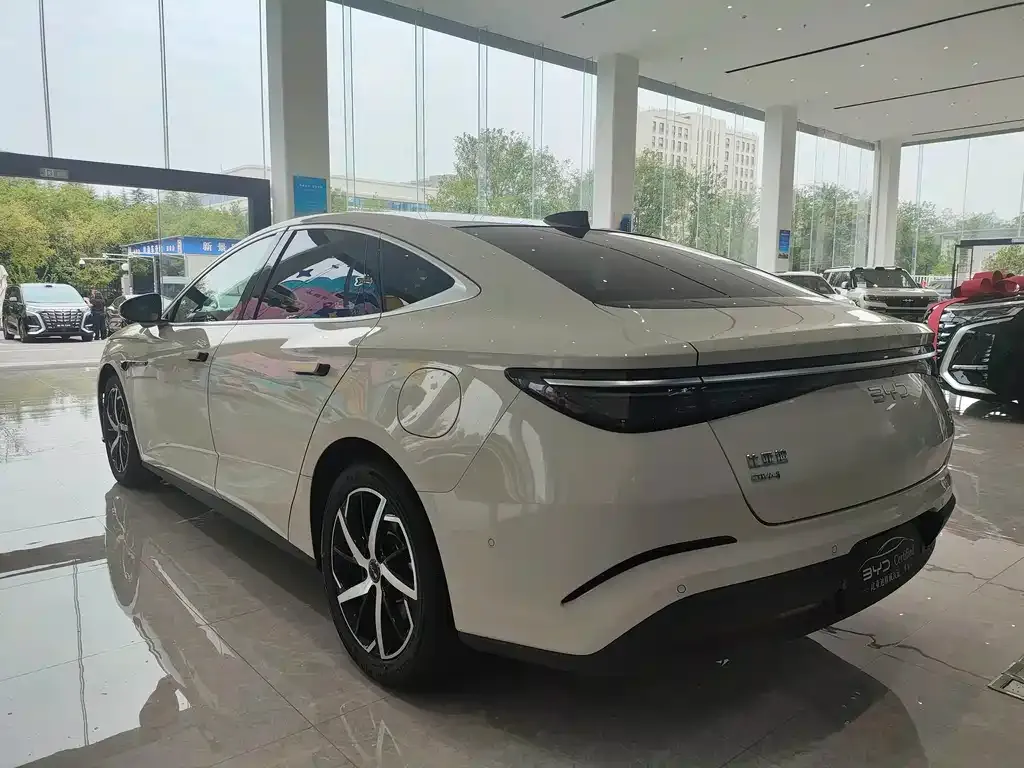 BYD Seal 07 DM-i — фото 3