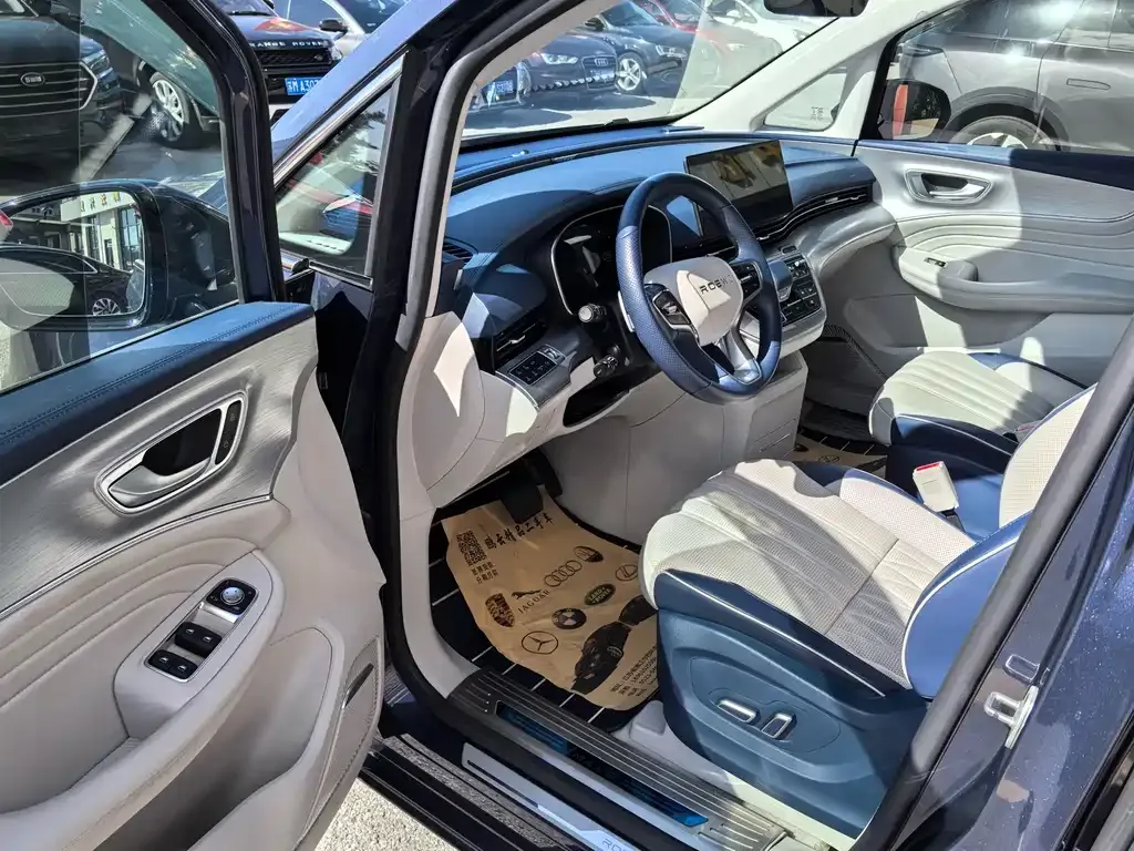 Roewe iMAX8 — фото 5