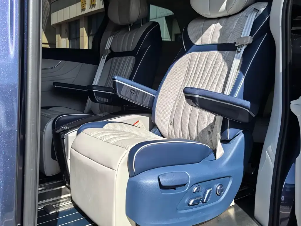Roewe iMAX8 — фото 2