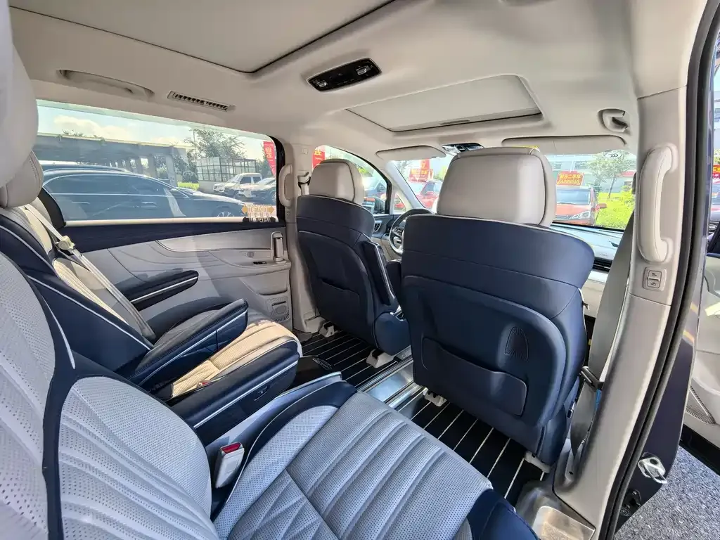 Roewe iMAX8 — фото 3