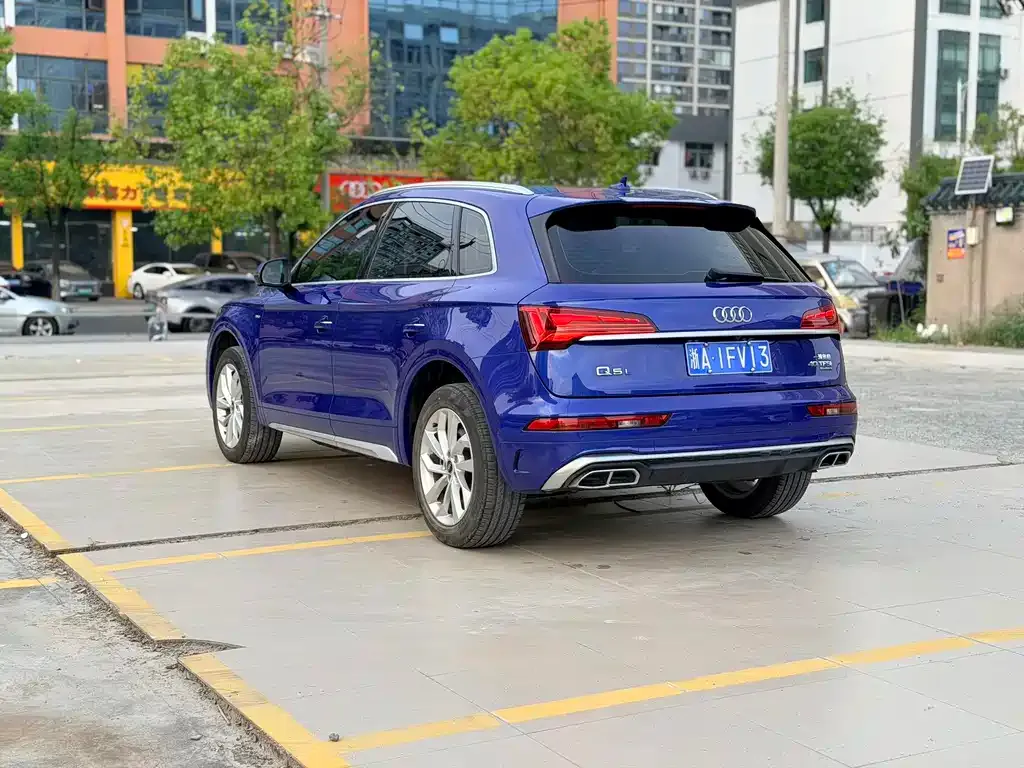Audi Q5L — фото 10