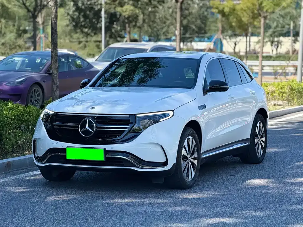 Mercedes-Benz EQC — фото 1