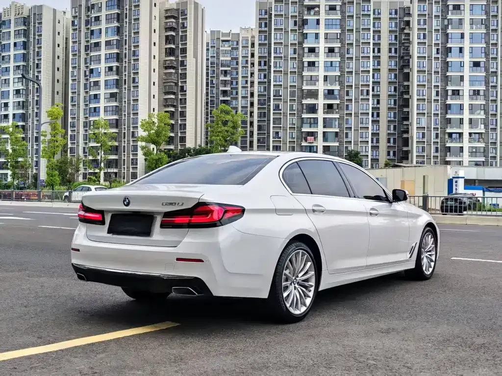 BMW 5 Series — фото 8