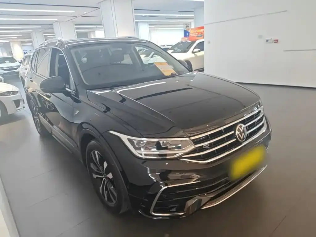 Volkswagen Tiguan L — фото 10