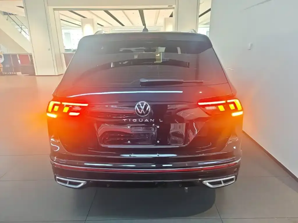 Volkswagen Tiguan L — фото 3