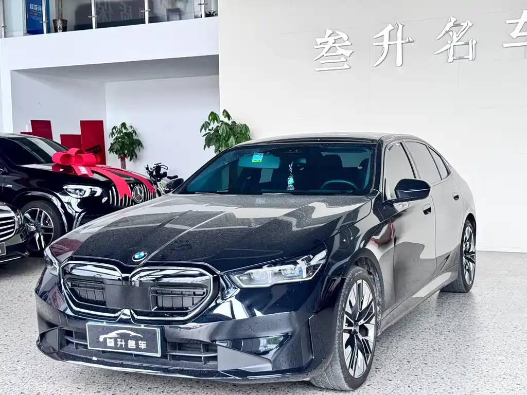 BMW 5 Series — фото 1
