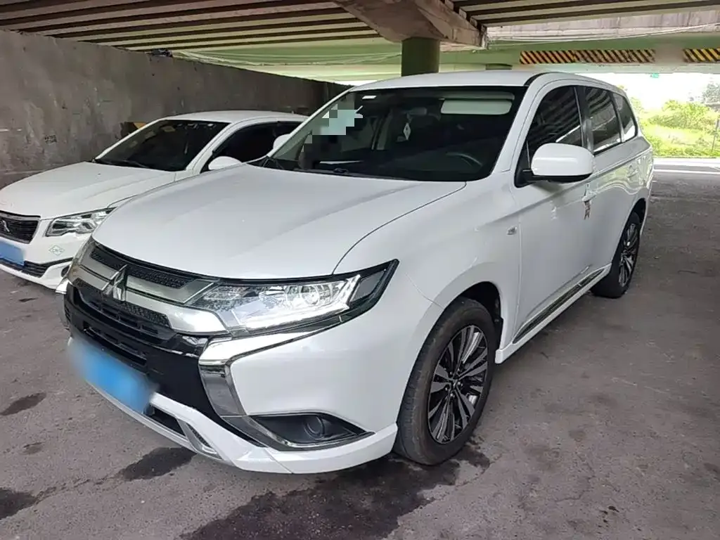 Mitsubishi Outlander — фото 3