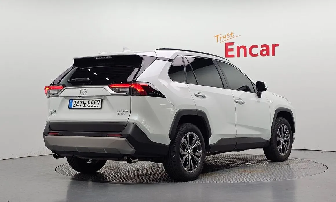 Toyota RAV4 — фото 5
