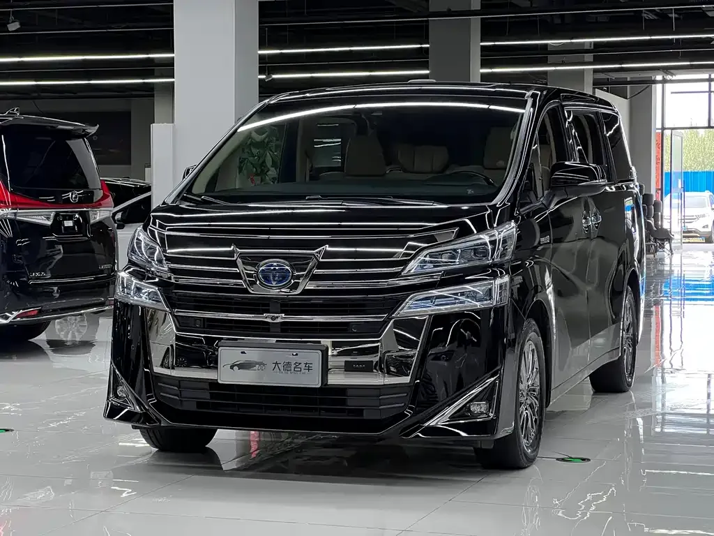 Toyota Vellfire — фото 1