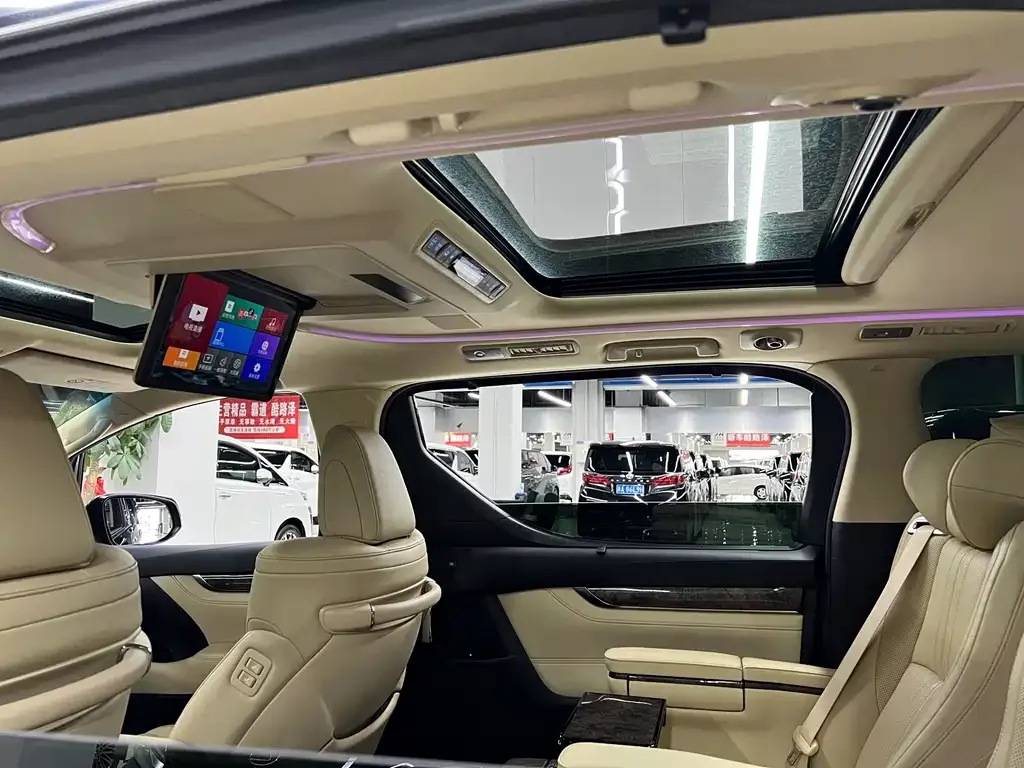 Toyota Vellfire — фото 10