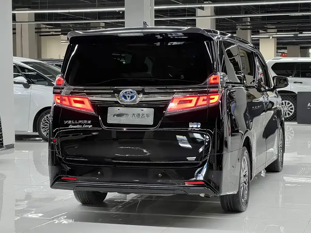 Toyota Vellfire — фото 2