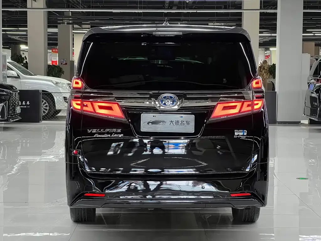Toyota Vellfire — фото 7