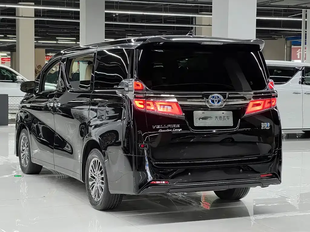 Toyota Vellfire — фото 4
