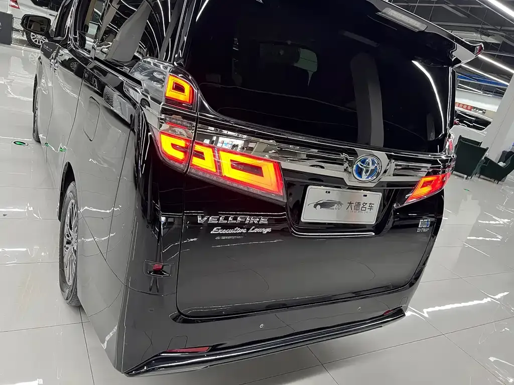 Toyota Vellfire — фото 9