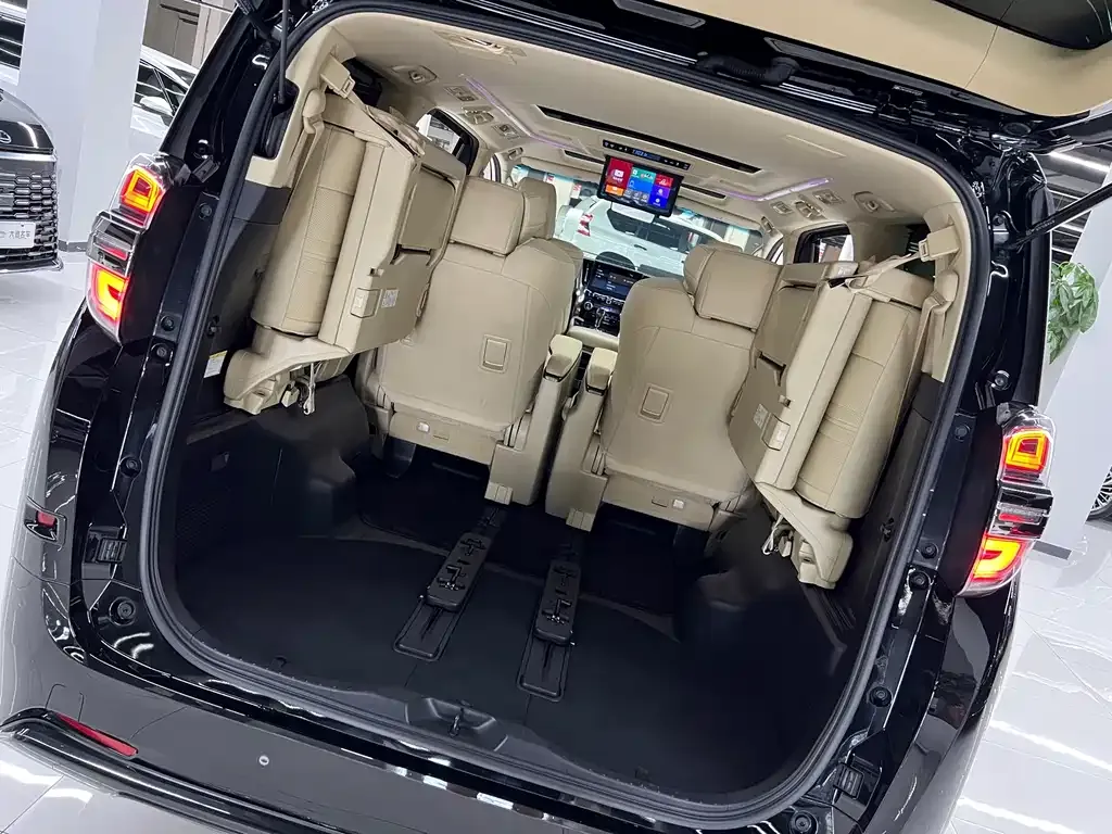 Toyota Vellfire — фото 8